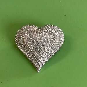 Elegant Silver Heart Pendant/pin